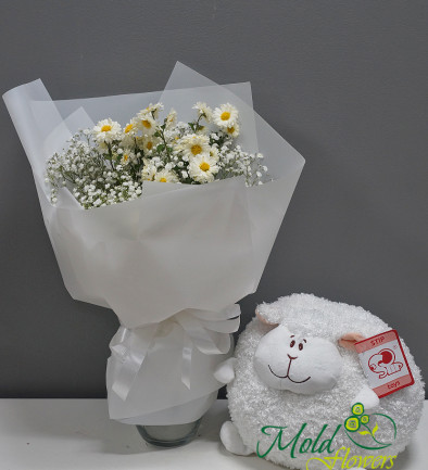 Set of: Chrysanthemum and Baby's Breath Bouquet, and Round Sheep, Height 28 cm photo 394x433